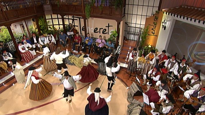 Tenderete - Tenderete - 16/11/14 con "El timple y otras pequeñas guitarras del mundo" y "A.F. Antiguos coros y danzas de Ingenio"