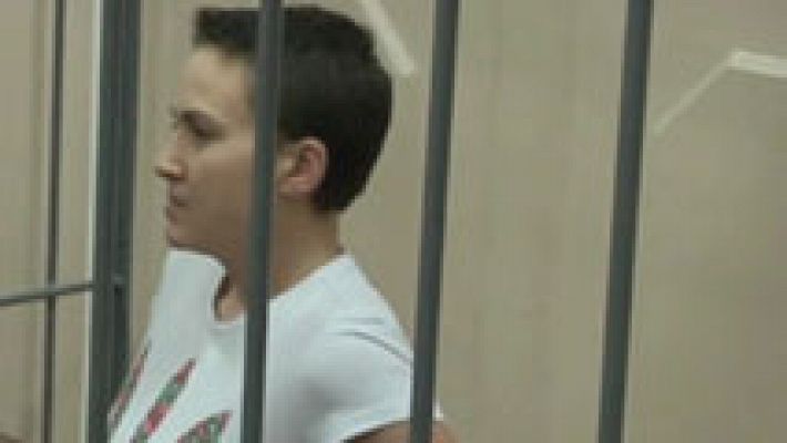 Una piloto ucraniana encarcelada en Rusia heroína en su país