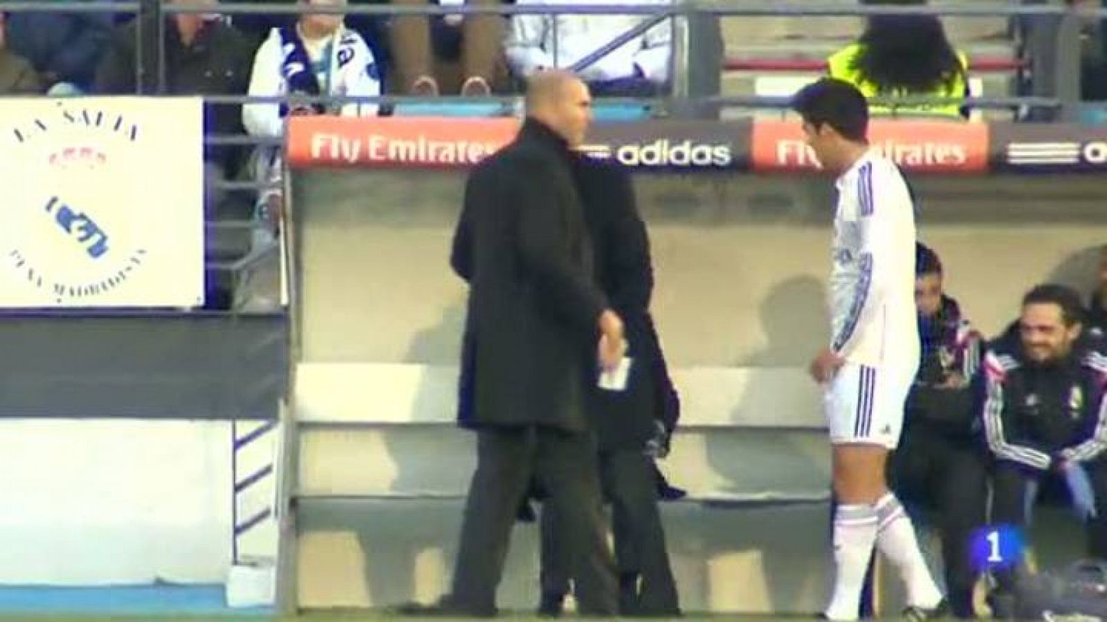 Telediario 1: Zinedine Zidane hace debutar a su hijo Enzo en el Castilla | RTVE Play
