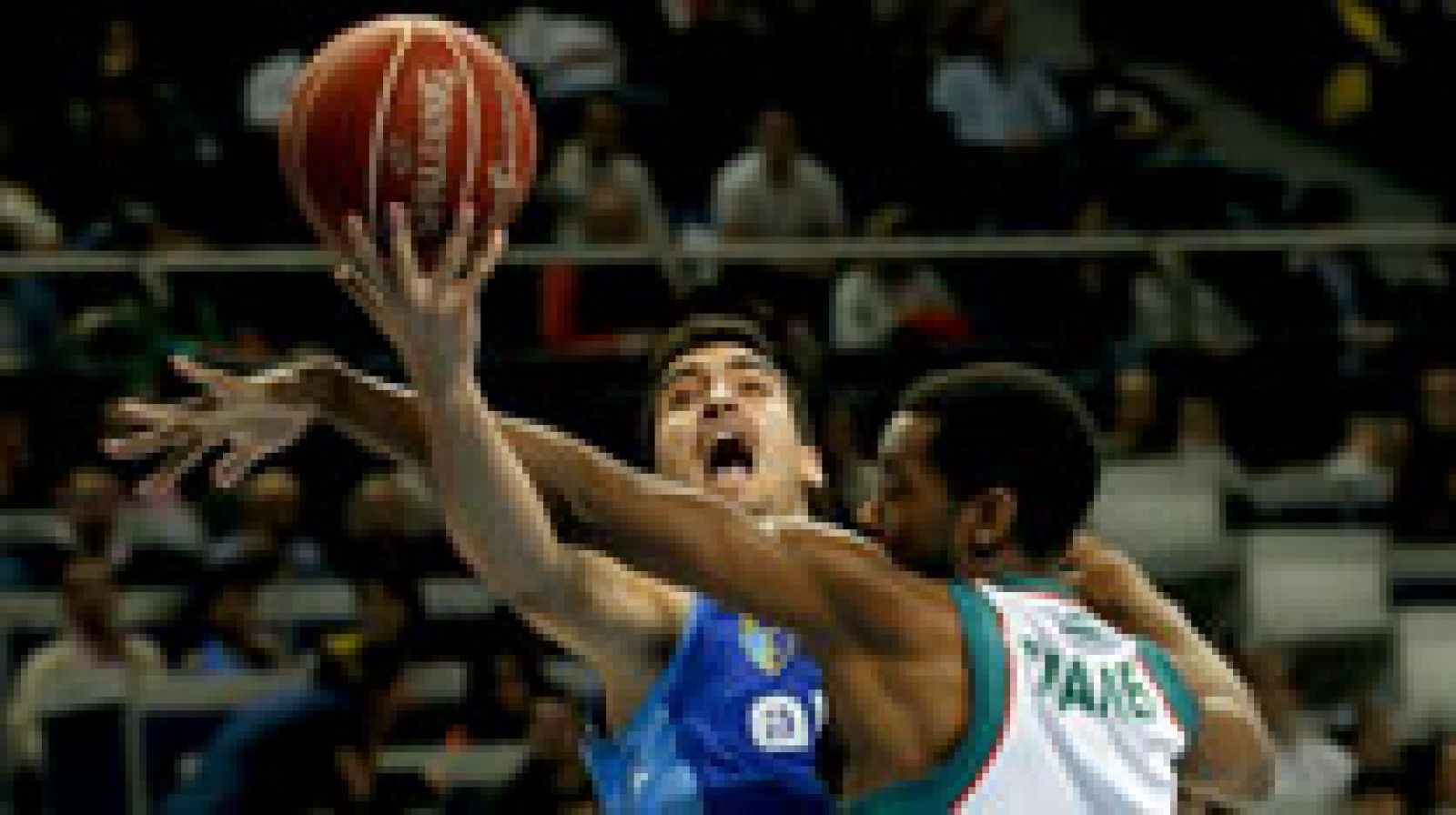 El Baloncesto Sevilla encadenó su segunda victoria consecutiva y tomó aire a costa de un Estudiantes (65-82) que se derrumbó en la segunda parte del partido y ve cómo se complica su situación en la tabla tras su quinta derrota en las siete primeras jornadas de la Liga Endesa.