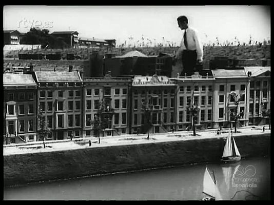 Revista Imágenes - DE LA PAZ AL DRAMA. PANORAMA DE HOLANDA