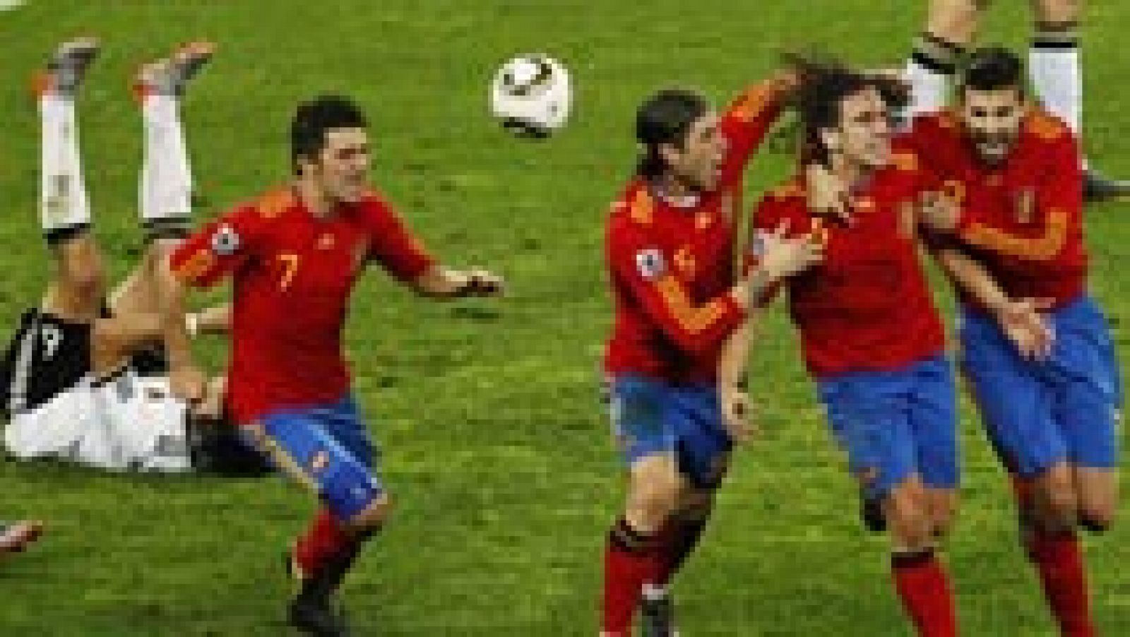 La actual campeona del mundo, la 'Mannschaft', la selección alemana que brilló en Brasil tiene una bestia negra. A España los recuerdos recientes contra alemania le saben a gloria. La semifinal del Mundial de Sudáfrica con el gol de Puyol o el inicio