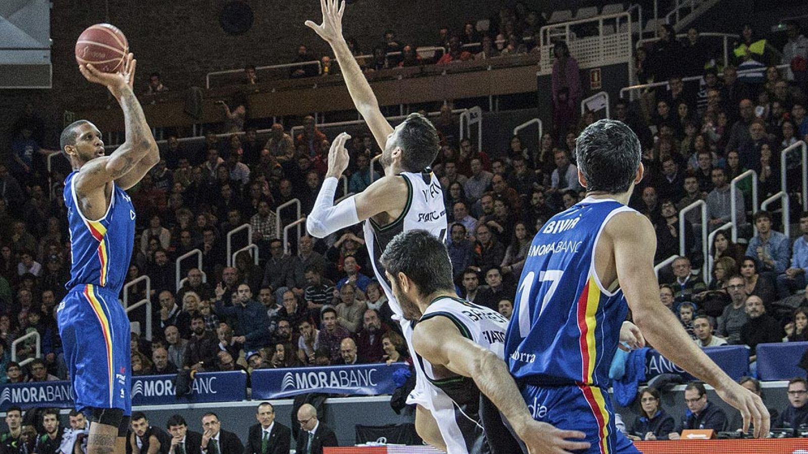 Disfruta de las tres mejores jugadas de la jornada en la Liga Endesa de baloncesto, con un triple sobre la bocina desde su cancha de David Navarro como número 1.