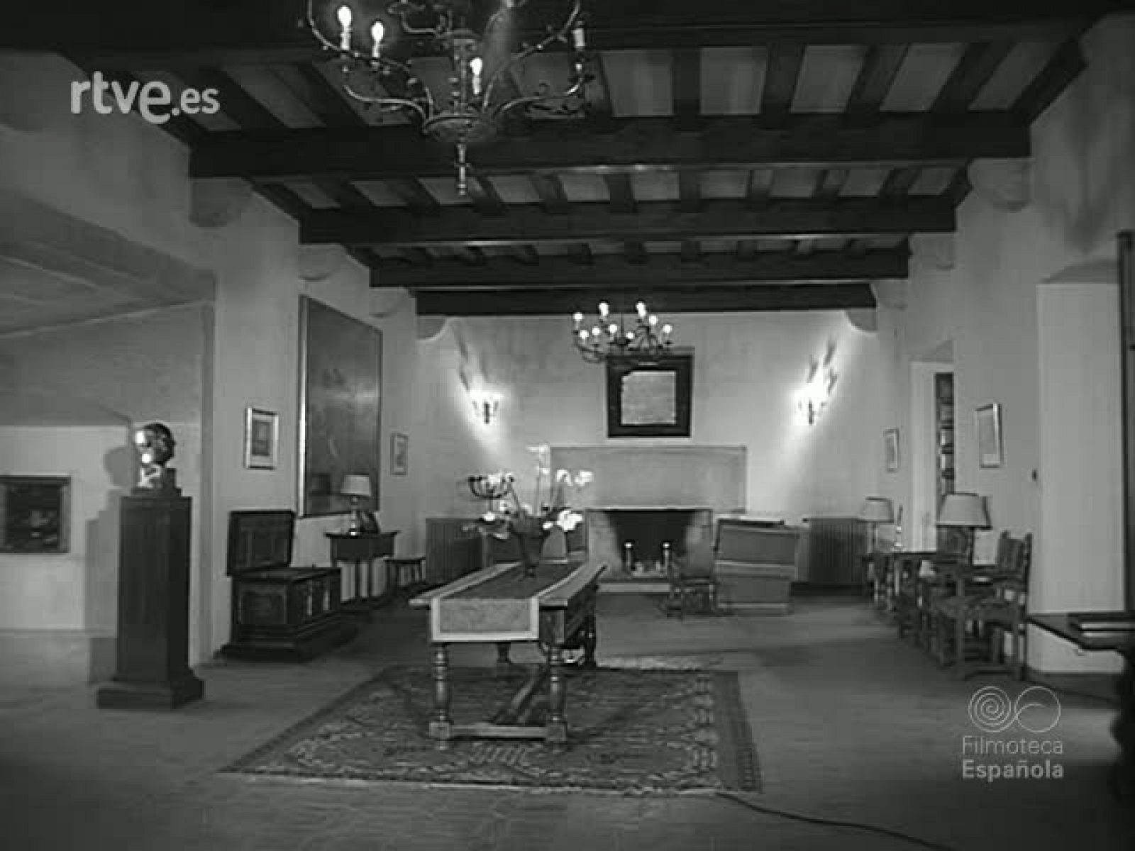 ESCUELA FEMENINA EN EL CASTILLO DE LAS NAVAS - Revista Imágenes | Ver