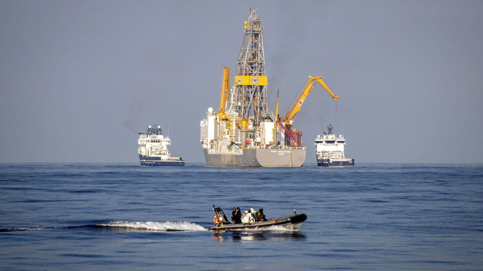 Repsol inicia sus prospecciones en Canarias con el rechazo de Gobierno autónomo y parte de la población
