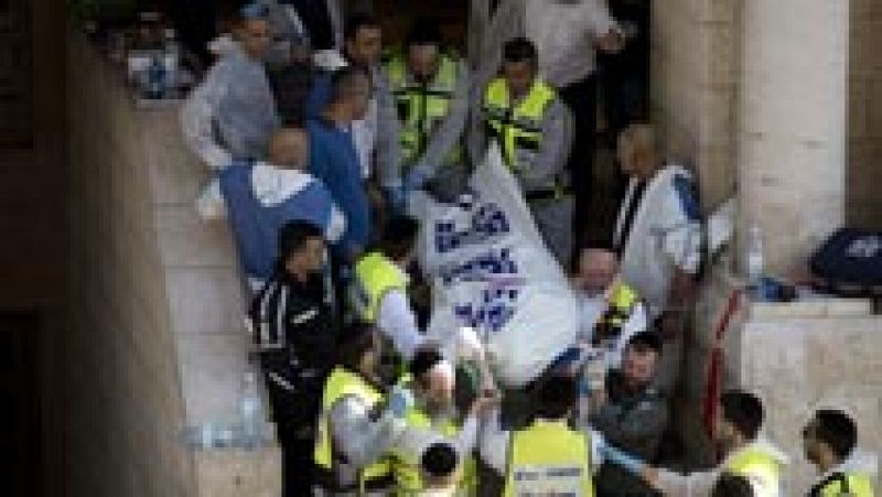 Seis muertos, entre ellos los dos atacantes palestinos, en el ataque a una sinagoga en Jerusalén