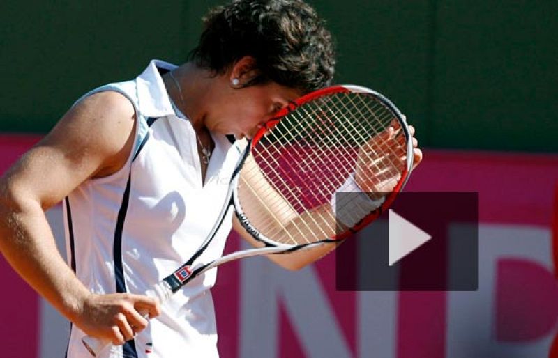 La española Carla Suárez pierde por 3-6 y 1-6 ante la rusa Kuznetsova en el segundo partido de la final de la Copa Federación.