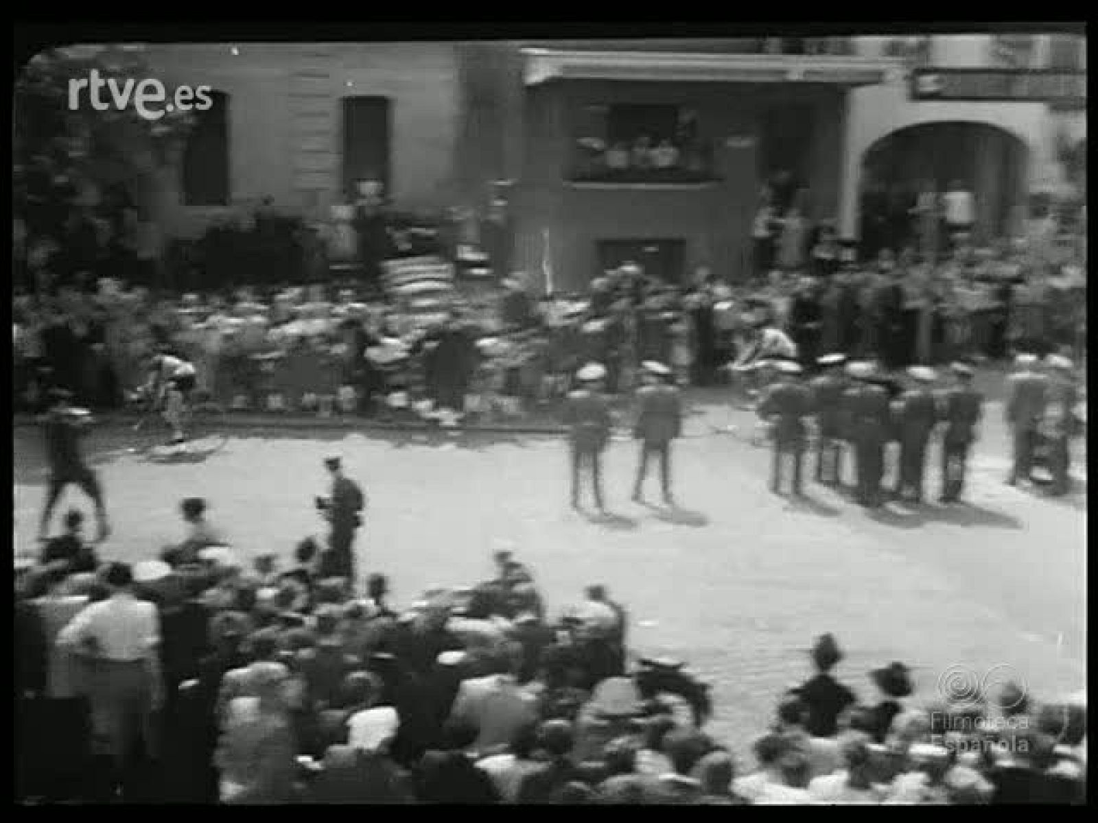 RUEDAS Y PEDALES : MEDIO SIGLO DE UNA GRAN PRUEBA CICLISTA - Revista Imágenes | Ver