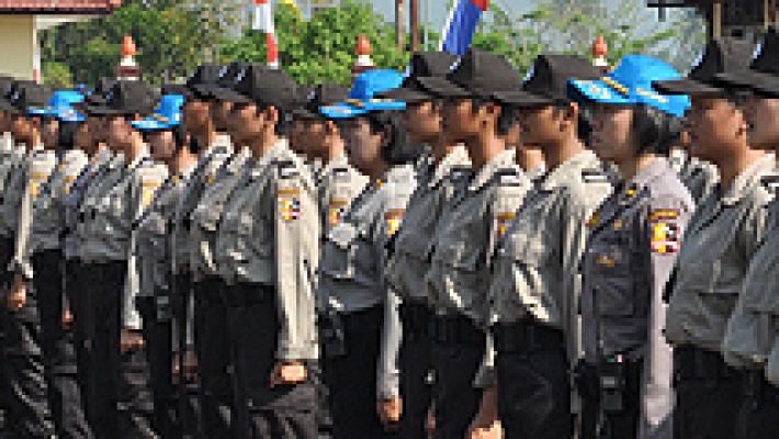 La Policía de Indonesia realiza "pruebas  de virginidad" a las mujeres que quieran ser agentes