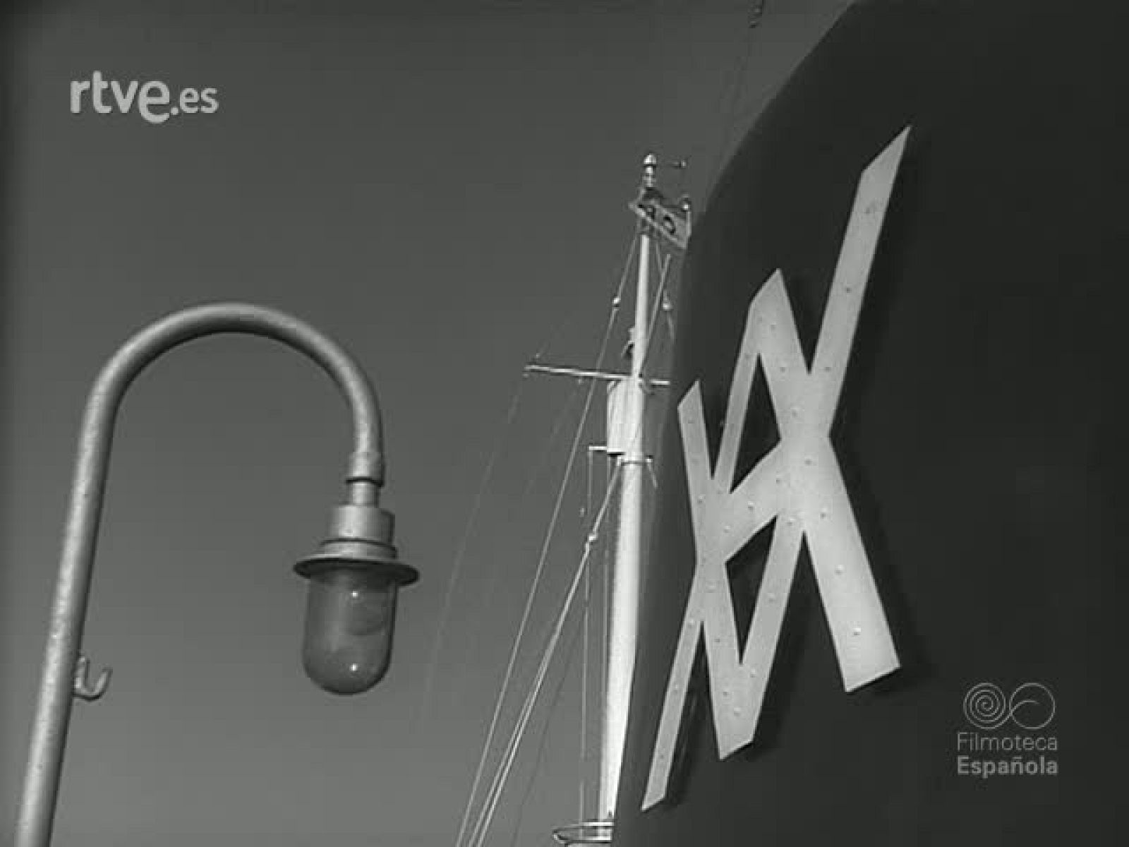 CICLISTAS A BORDO. ETAPA MARITIMA DE LA VUELTA A ITALIA - Revista Imágenes | Ver