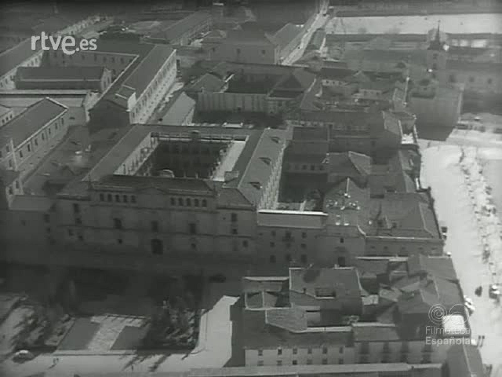 A LA SOMBRA DE LA HISTORIA. - Revista Imágenes | Ver