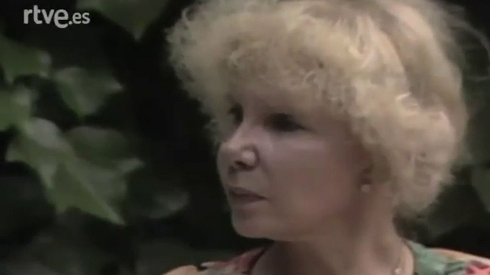 La duquesa de Alba posa en el Palacio de Dueñas (1989)