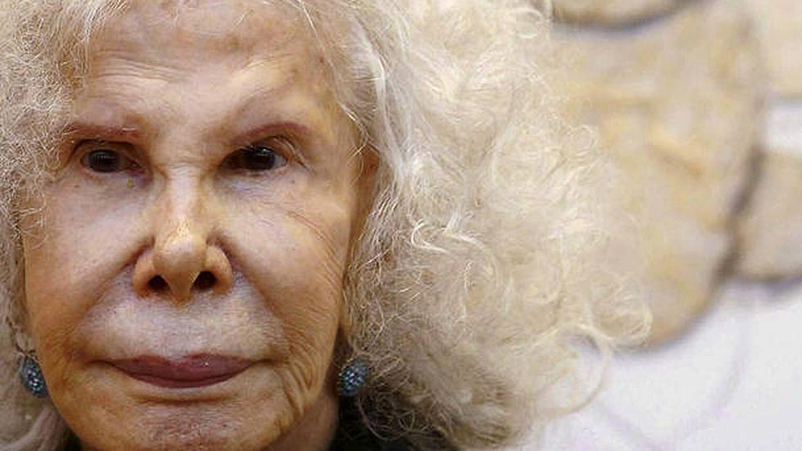 La duquesa de Alba permanece en su casa acompañada de su marido y sus hijos - Informativo 24h | Ver