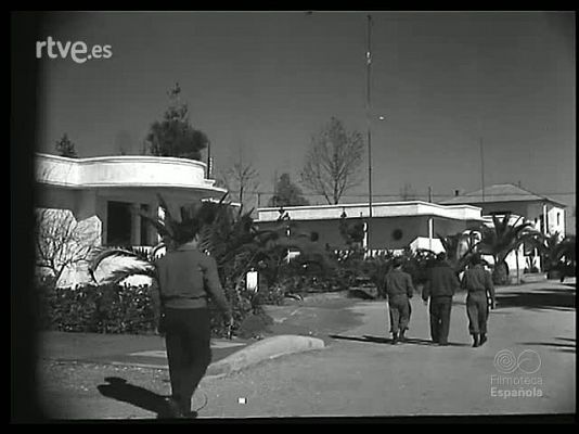 Revista Imágenes - ENTRE EL CIELO Y LA TIERRA. SOLDADOS PARACAIDISTAS