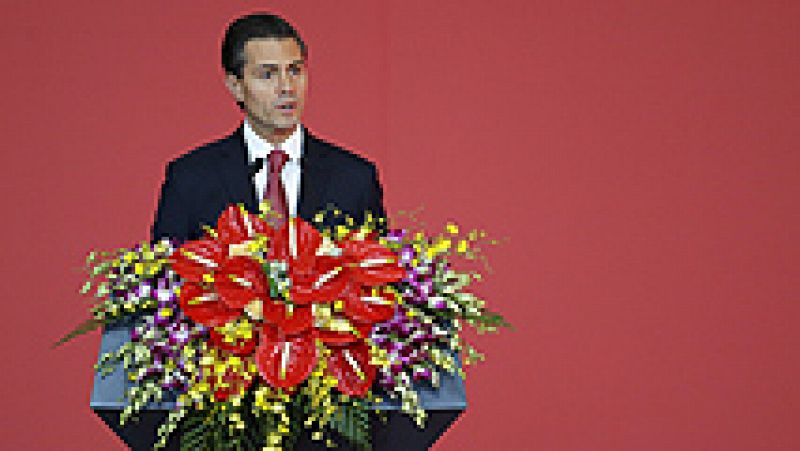 La polémica por la llamada "Casa Blanca" se suma a la crisis política del presidente Peña Nieto  