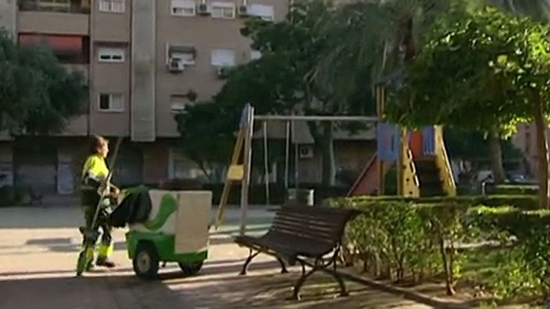 Una trabajadora de la limpieza encuentra 60 décimos de lotería que han recuperado sus dueños 