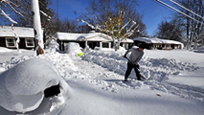 Nueva York decreta el estado de emergencia por un temporal de nieve que deja ya siete muer