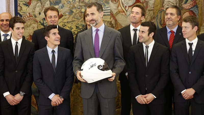 El Rey Felipe VI ha felicitado en La Zarzuela a los campeones mundiales de motociclismo en MotoGP, Moto2, Moto3 y Trial, los españoles Marc Márquez, Tito Rabat, Álex Márquez y Toni Bou.