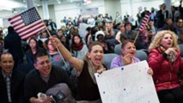 Inmigrantes latinos celebran la decisión de Obama