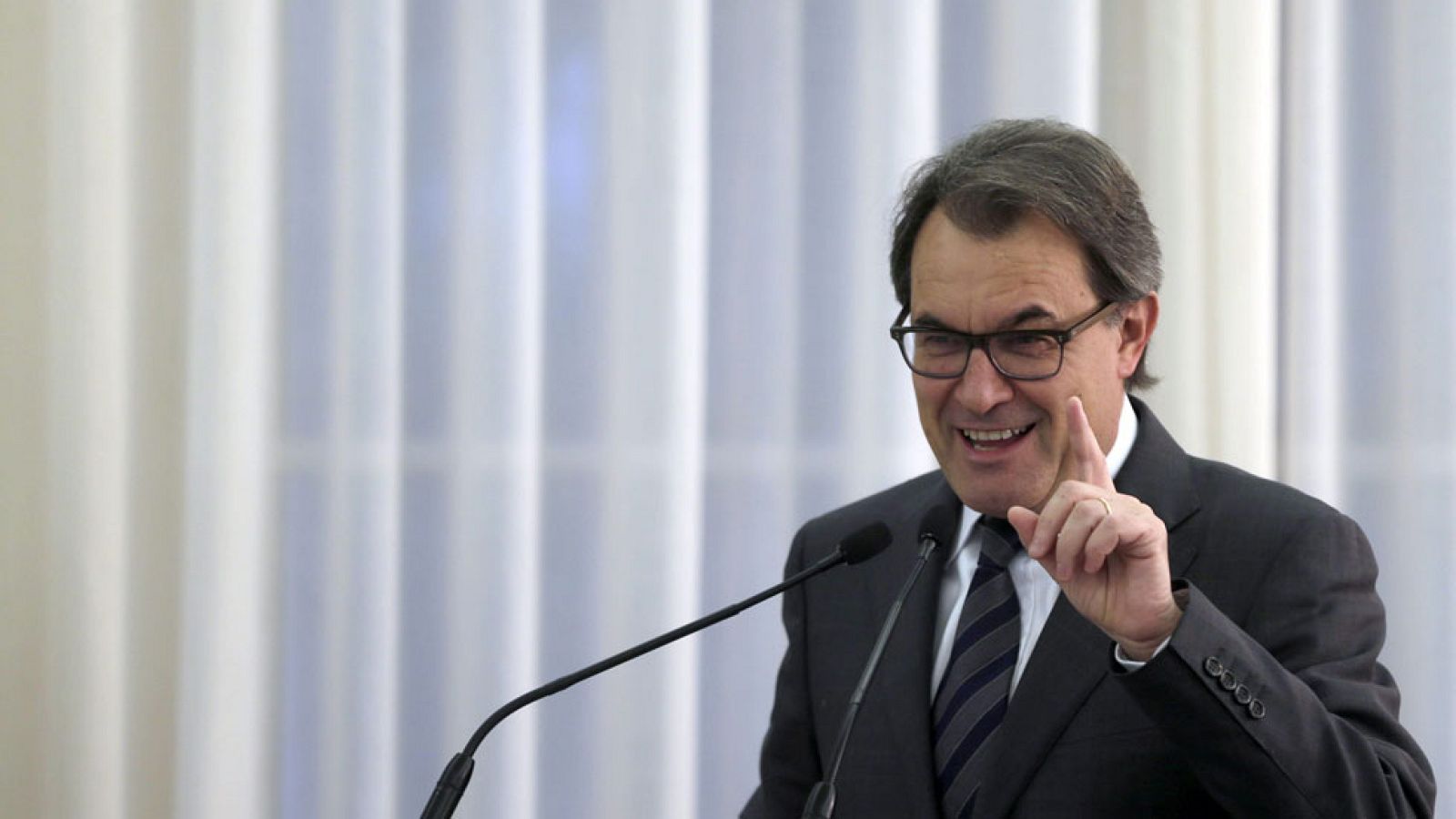 La Fiscalía se querella contra Mas por cuatro delitos en el 9N