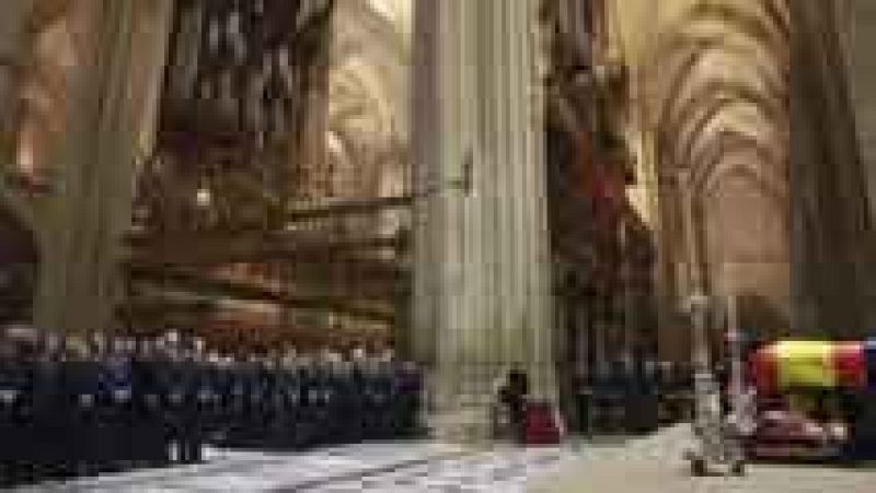 Multitudinaria despedida a Cayetana de Alba en un funeral en la catedral de Sevilla