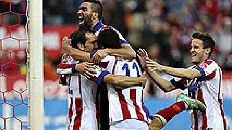 El Atlético de Madrid volvió a hacer valer su condición de local  en una nueva victoria (2-1) este sábado ante el Málaga en el Estadio  Vicente Calderón, en el encuentro correspondiente a la duodécima  jornada de la Liga BBVA, tras un partido en el q
