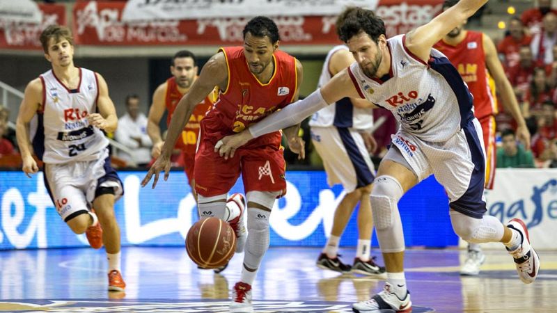 El Rio Natura Mobus Obradoiro llegó a remontar una desventaja de 21 puntos, pero el UCAM Murcia supo apretar los dientes y llevarse la victoria frente a un gran rival (68-64).