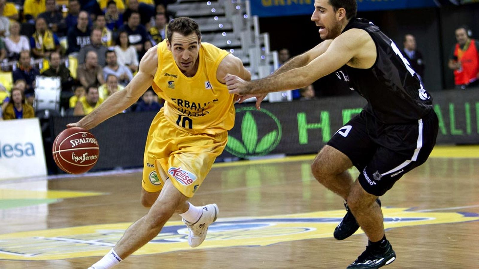 El Bilbao Basket rompió su racha negativa en la cancha del Herbalife Gran Canaria, al imponerse por 60-70. El acierto de Marko Todorovic y Dairis Bertans, clave en el triunfo del conjunto vasco.