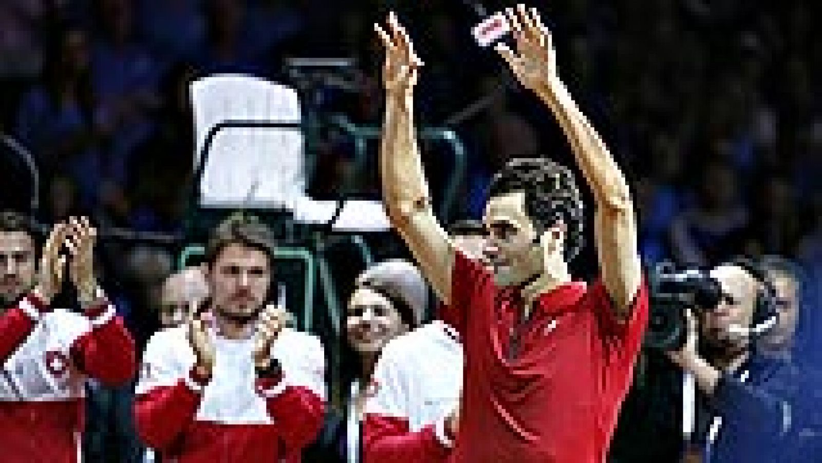 El tenista suizo Roger Federer no ha ocultado su satisfacción  después de conquistar este domingo la Copa Davis, aunque ha apuntado  que su alegría es por el tenis de su país, que se alzó con la  Ensaladera por primera vez en su historia, ya que para
