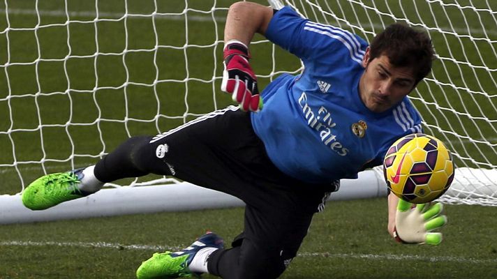 Telediario 1 - Casillas, Neuer, Bravo, Courtois y Buffon, candidatos a portero del mejor Once Mundial