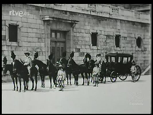 Revista Imágenes - DE LA SILLA DE MANOS AL JEEP