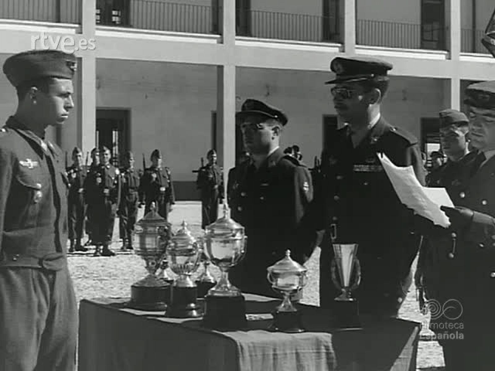 PARACAIDISMO MILITAR - Revista Imágenes | Ver