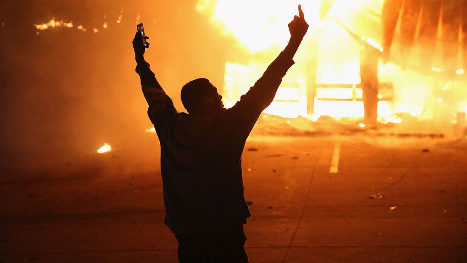 Enfrentamientos en varias ciudades de EE.UU. tras la absolución del policía que mató a un joven negro