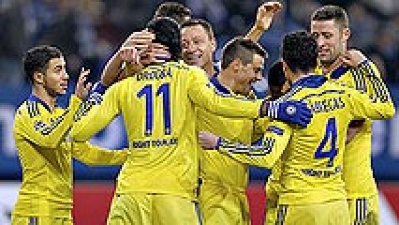 El Chelsea se aseguró este martes el primer puesto en su grupo de la Liga de Campeones al arrasar al Schalke, al que propinó una goleada a domicilio (0-5) a base de precisión quirúrgica y sobriedad futbolística. La superioridad del equipo de José Mou