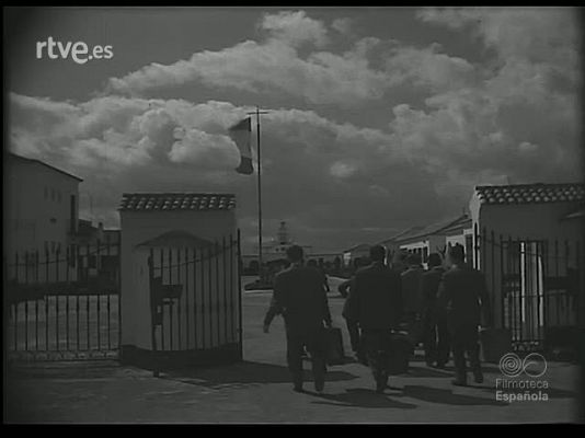 ESCUELA DE PILOTOS. EN EL AERODROMO DE JEREZ DE LA FRONTERA