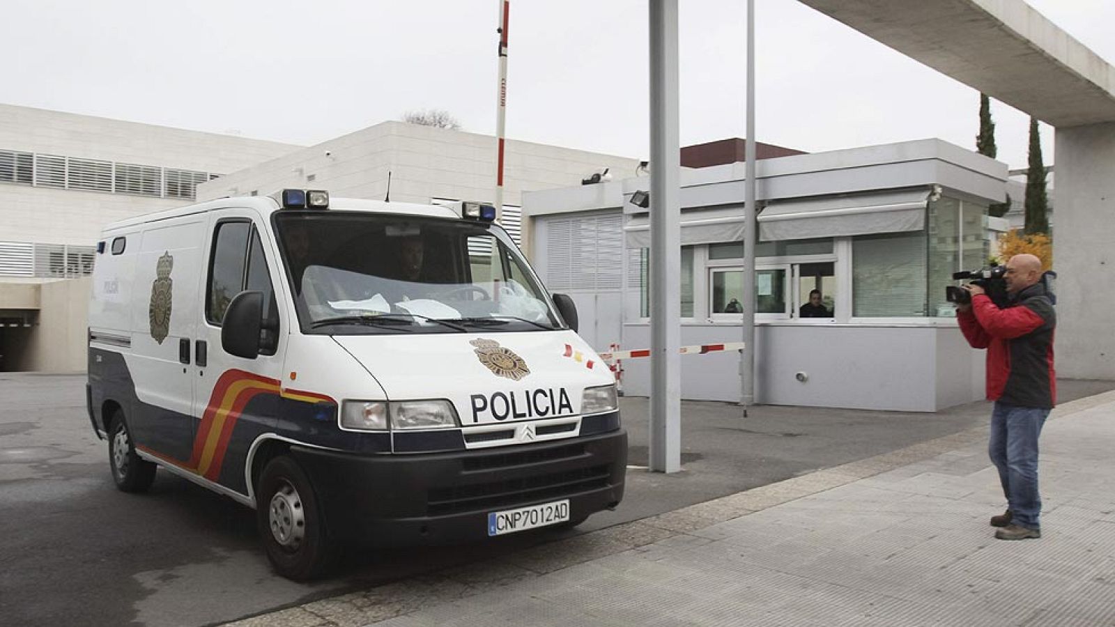 De momento la policía no encuentra pruebas que impliquen a los tres sacerdotes y al profesor de Granada