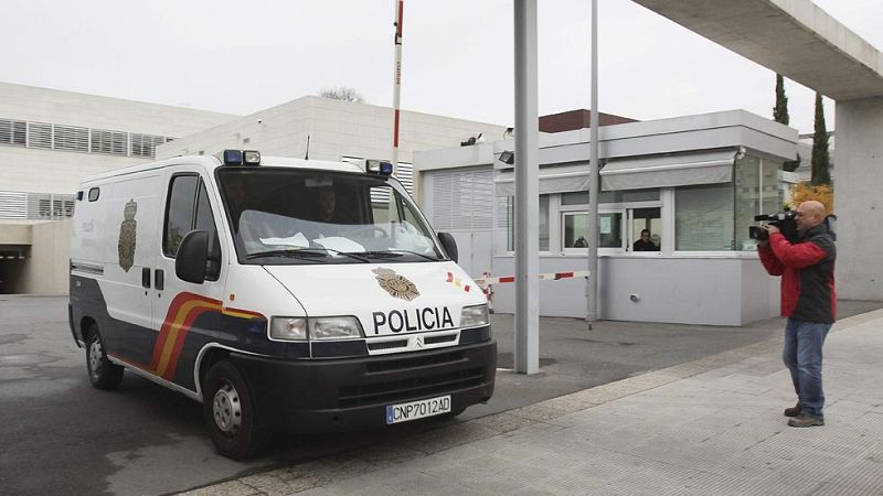 De momento la policía no encuentra pruebas que impliquen a los tres sacerdotes y al profesor de Granada