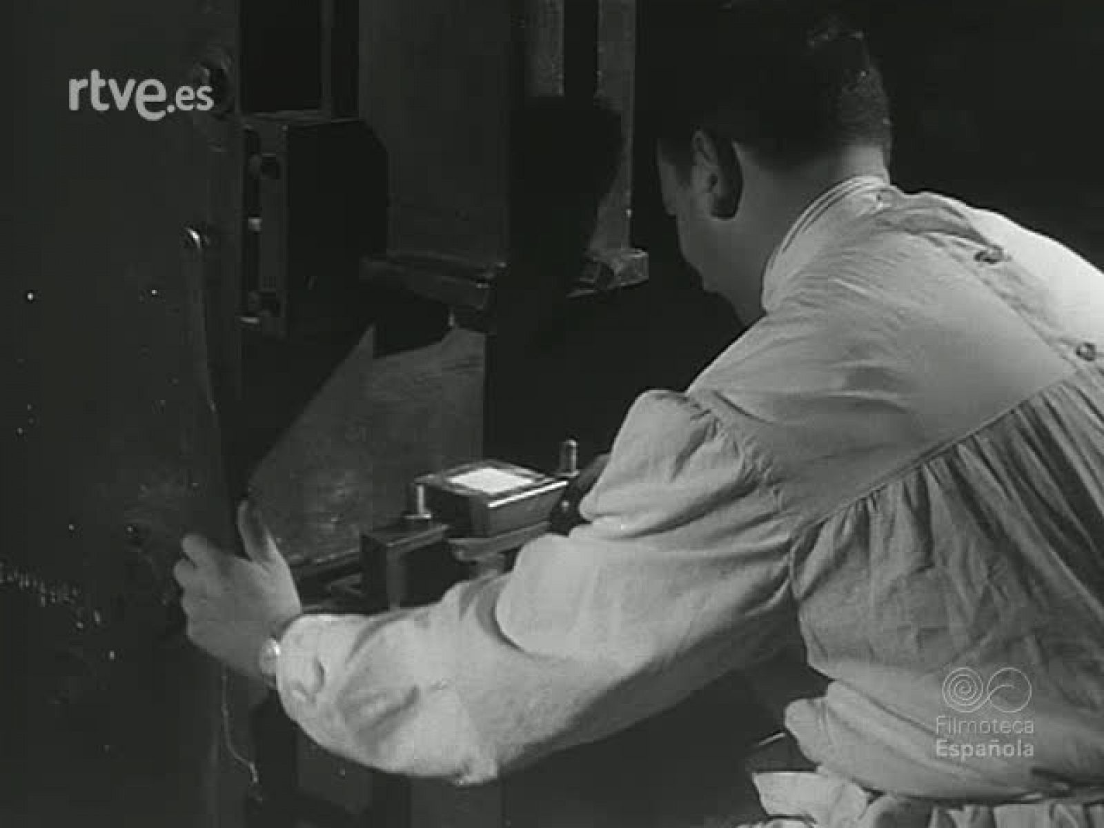 CONSTRUCCION Y CIENCIA. LABOR DEL PATRONATO JUAN DE LA CIERVA - Revista Imágenes | Ver