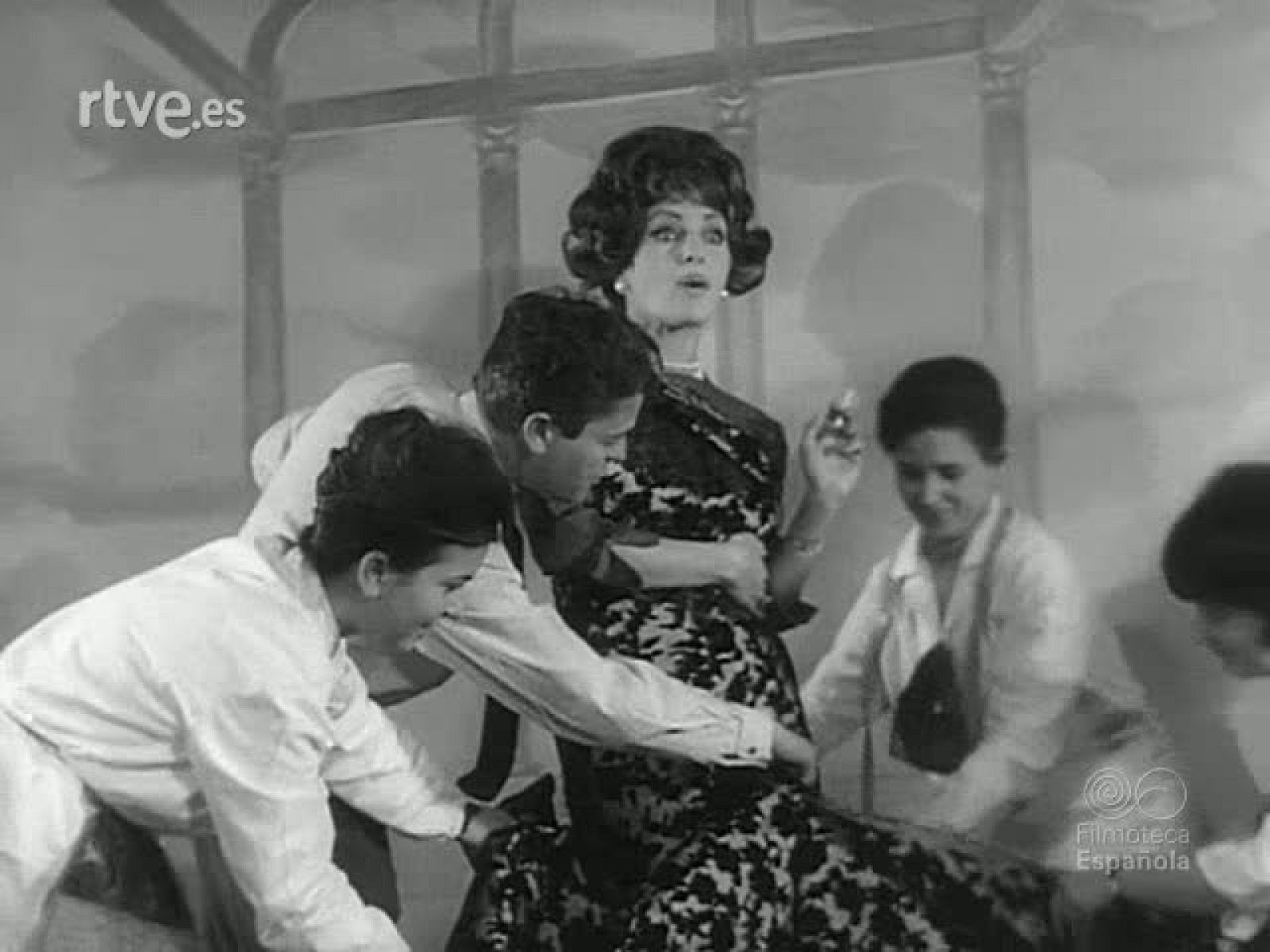 REPORTAJE DE MODAS - Revista Imágenes | Ver