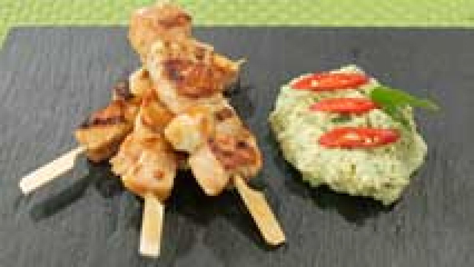 RTVE Cocina: Brochetas de salmón y gambas con dip de guisantes | RTVE Play