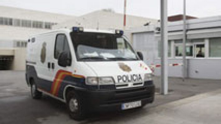 Telediario 1 - Orden de alejamiento a los presuntos pederastas de Granada