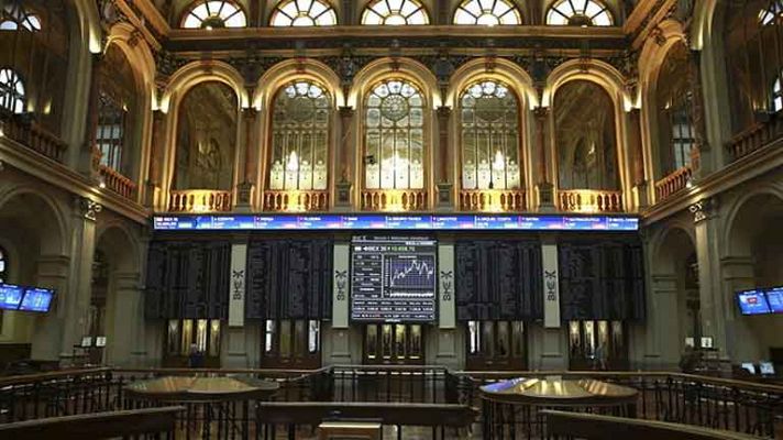 Telediario 1 - La Bolsa española sube el 0,76% y recupera los 10.700