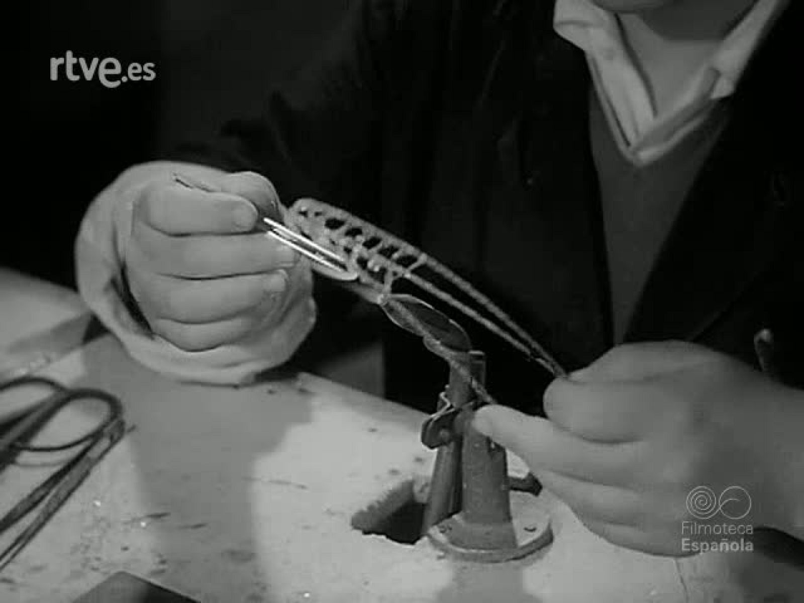 ARTE Y OFICIO - Revista Imágenes | Ver