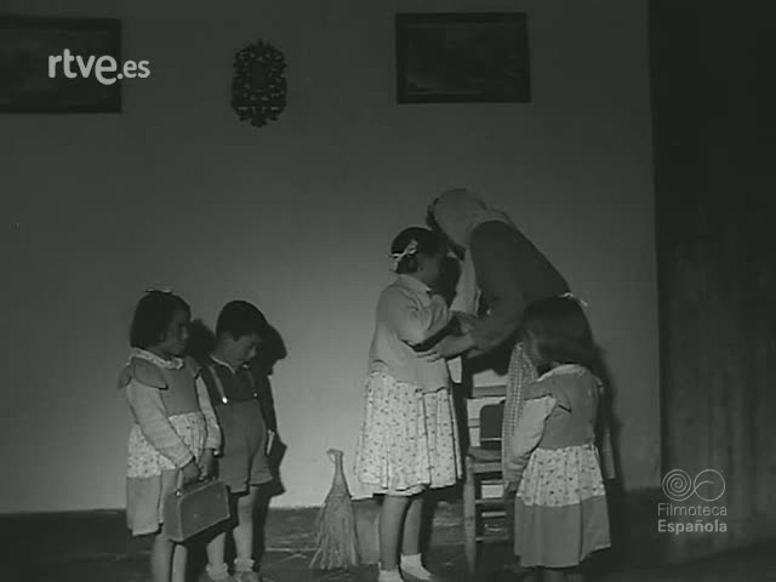 LA SEÑORITA CENICIENTA - Revista Imágenes | Ver