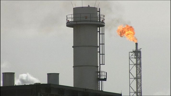 Telediario 1 - El precio del petróleo se ha desplomado en los últimos días