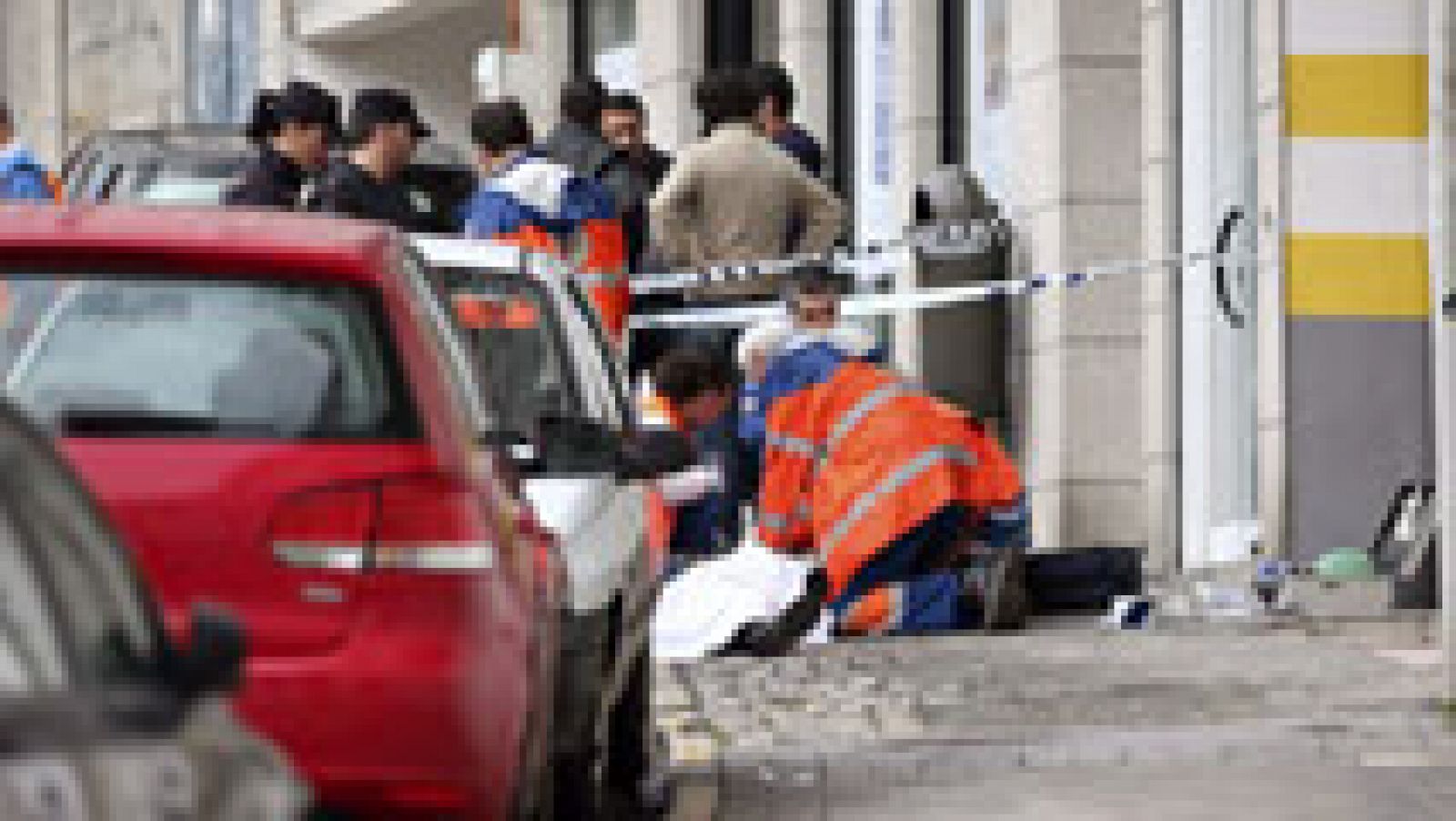Informativo 24h: Una policía y un atracador mueren tras un tiroteo en el asalto a un banco en Vigo | RTVE Play