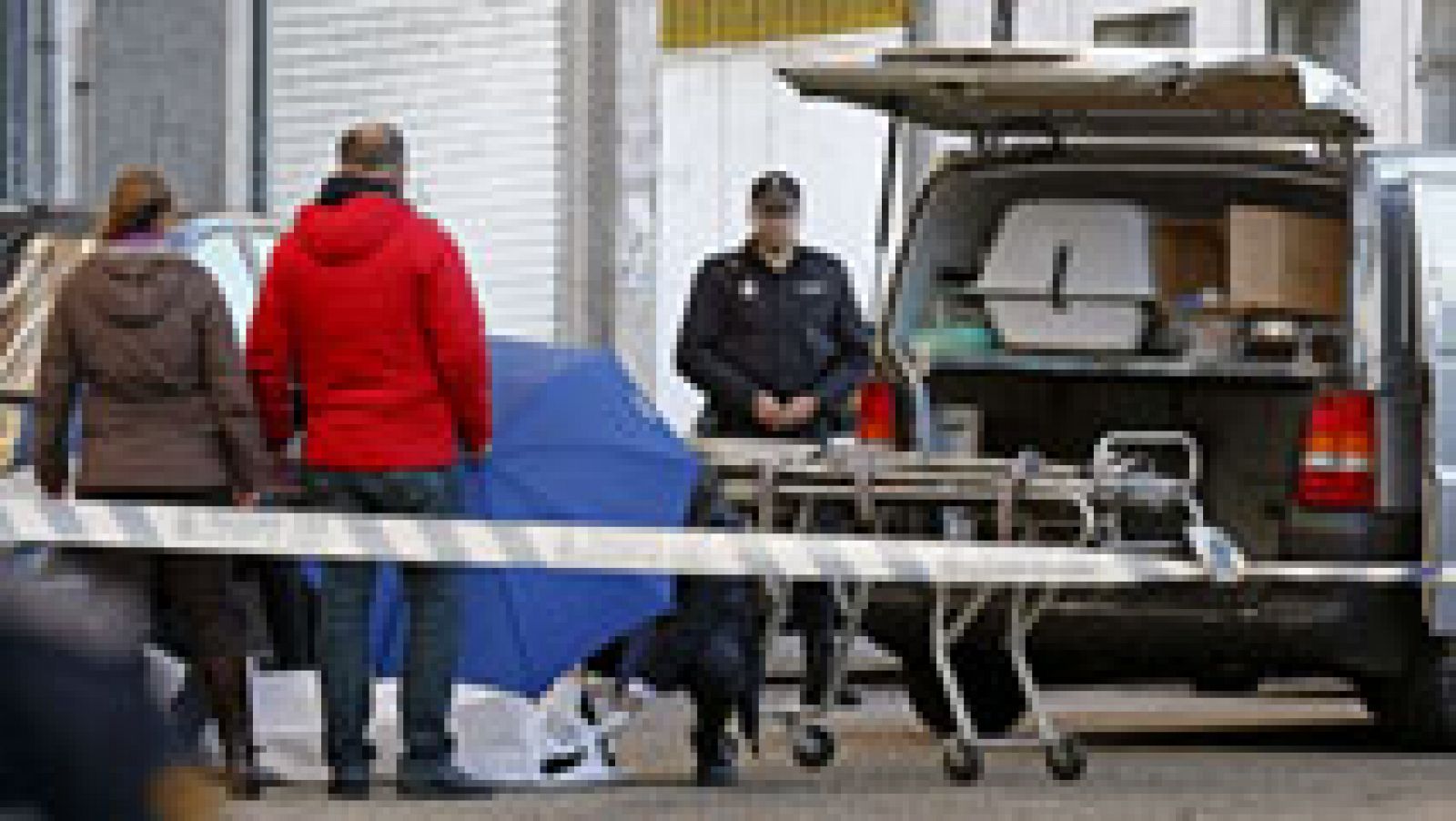 Telediario 1: Una policía y un atracador muertos por un tiroteo tras un atraco en Vigo | RTVE Play