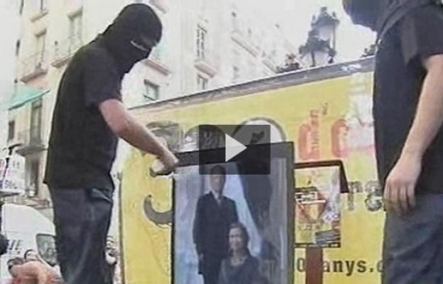  - Quemaron fotos de los Reyes