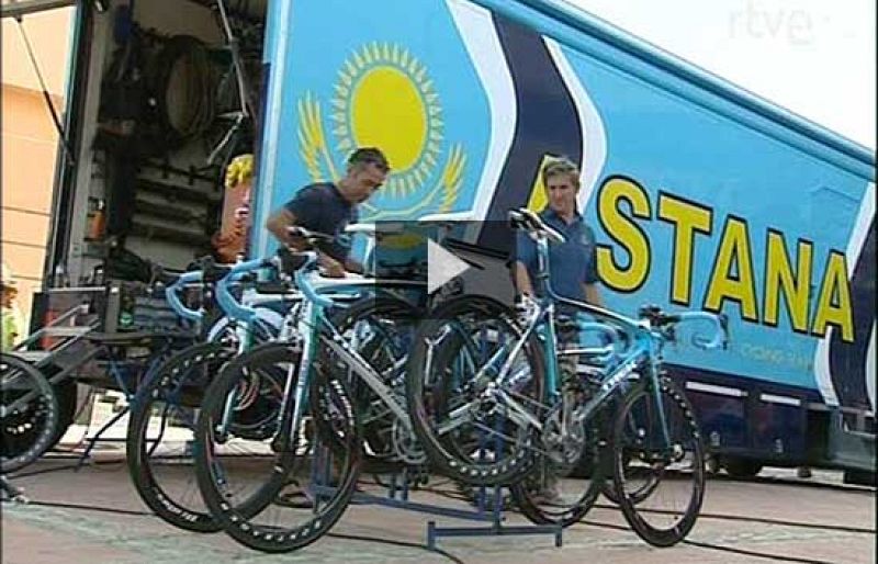 En el ciclismo el trabajo en equipo es imprescindible. El equipo de Contador, Astana, tiene mucho que ver con el éxito del español.