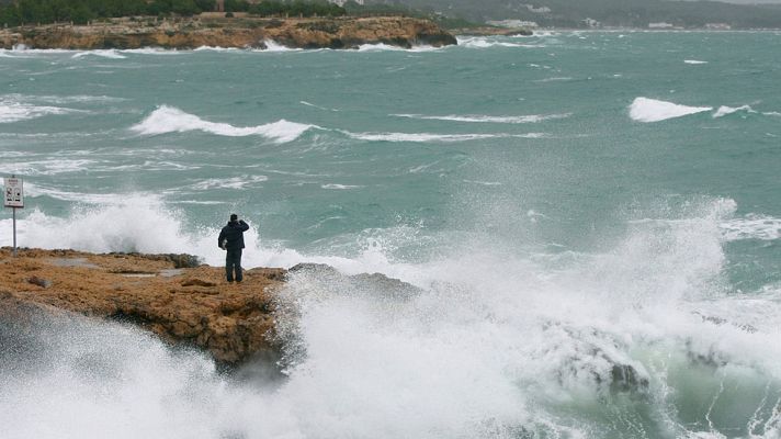 Telediario 1 - Veinte provincias españolas están en alerta por el temporal